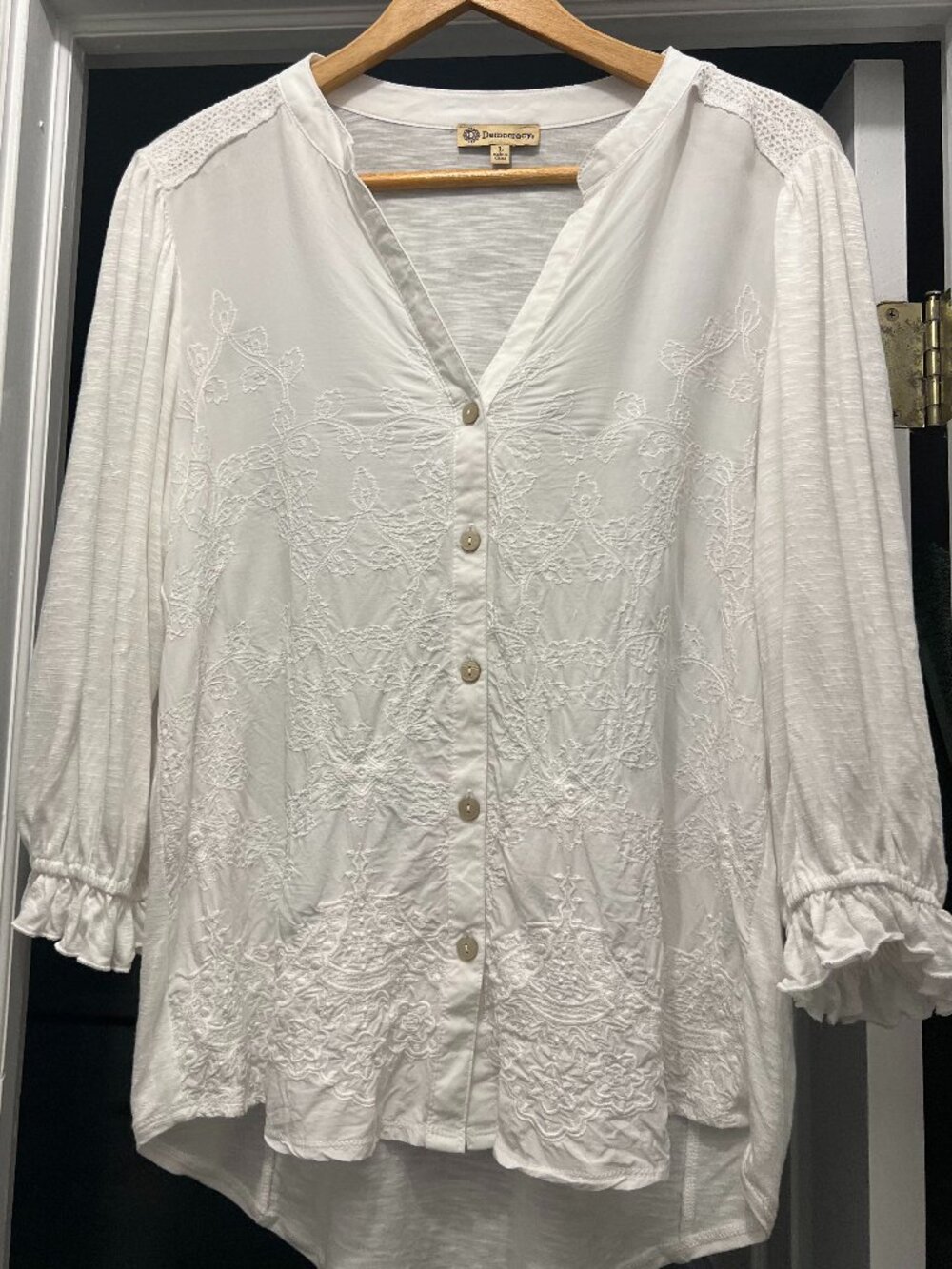 Democracy White Embroidered Blouse – Women’s Large